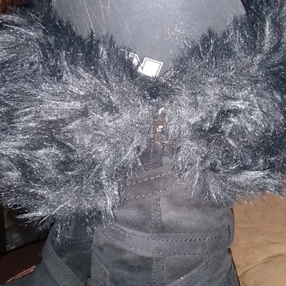 Black Boot - Picture 2 of 12